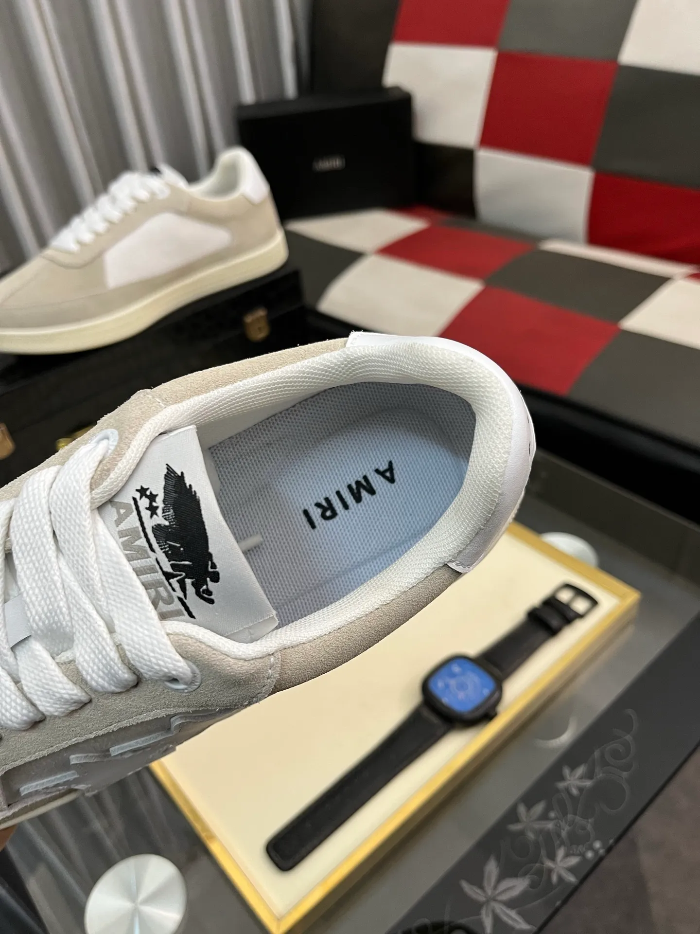 Men's shoes 💰420⌚️⌚️《AMIR*》New men's low-top casual sports sneakers bone shoes, another pair of irresistible bone shoes. Bone shoes are one of AMIRI's most popular items. They use first-layer cowhide uppers. The side bones are made of two cowhide laminations. They have a three-dimensional feel. The leather incisions are all oil-edged. Contrasting color design. Simple style. Fashionable sports. Customized metal LOGO nameplate to embellish shoelaces. Exclusive control of top version. Supports comparison. Breathable mesh lining Original rubber outsole A must-have item for daily leisure Suitable for various occasions Check it out if you are looking for high quality Super cool uppers Size: 38-445️⃣ Colors available